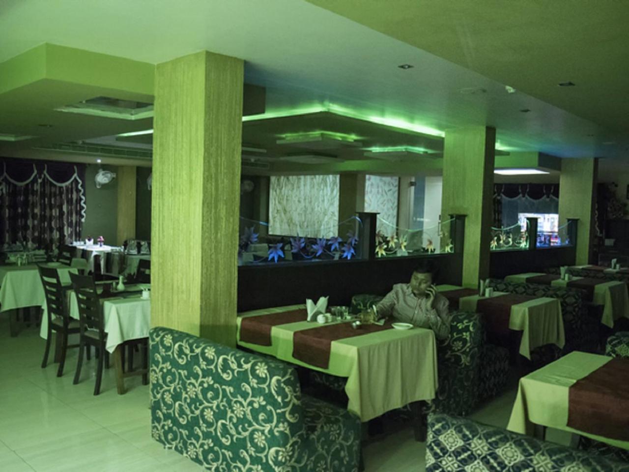 Hotel Sunshine Baharampur Ngoại thất bức ảnh