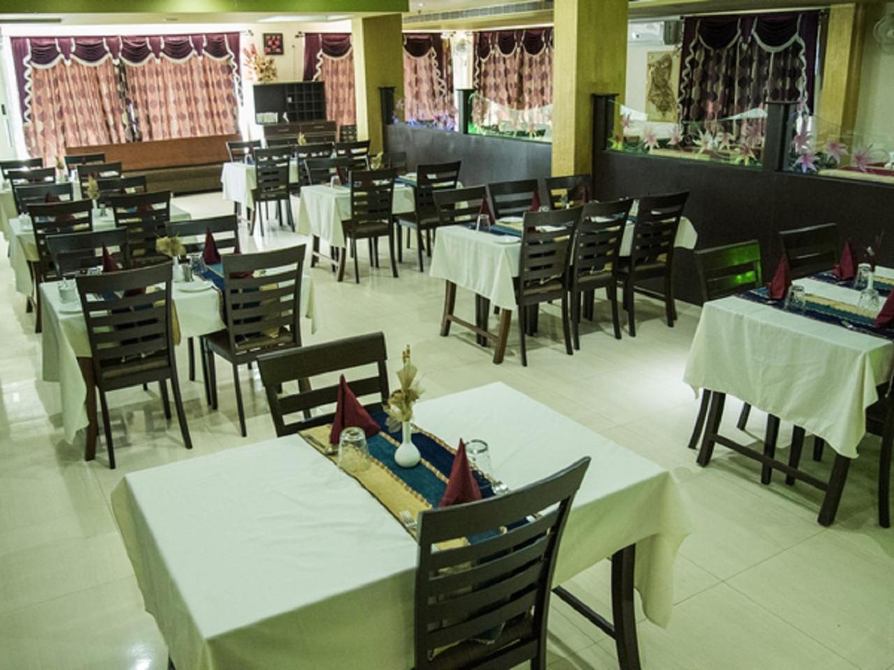 Hotel Sunshine Baharampur Ngoại thất bức ảnh