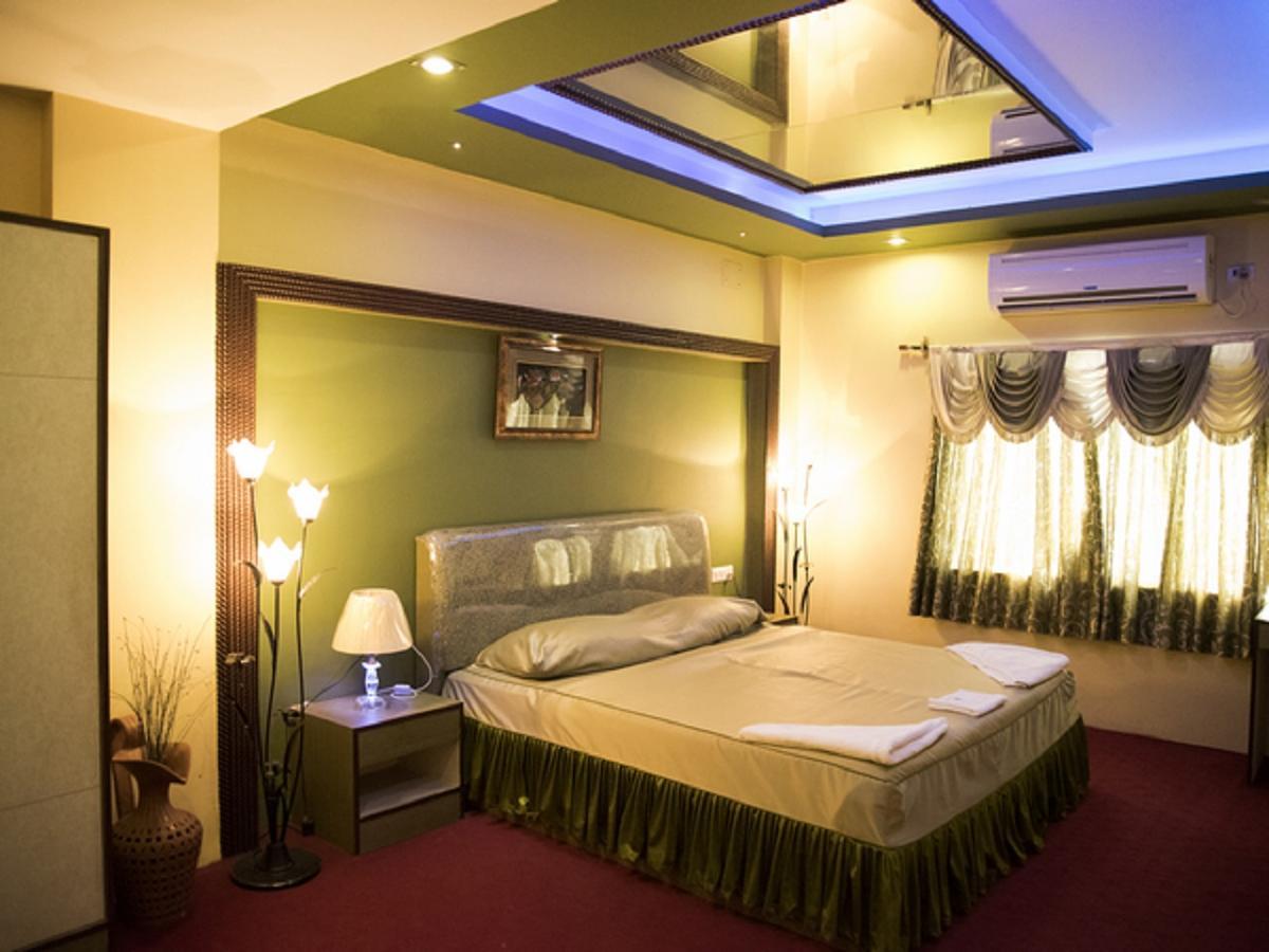 Hotel Sunshine Baharampur Ngoại thất bức ảnh