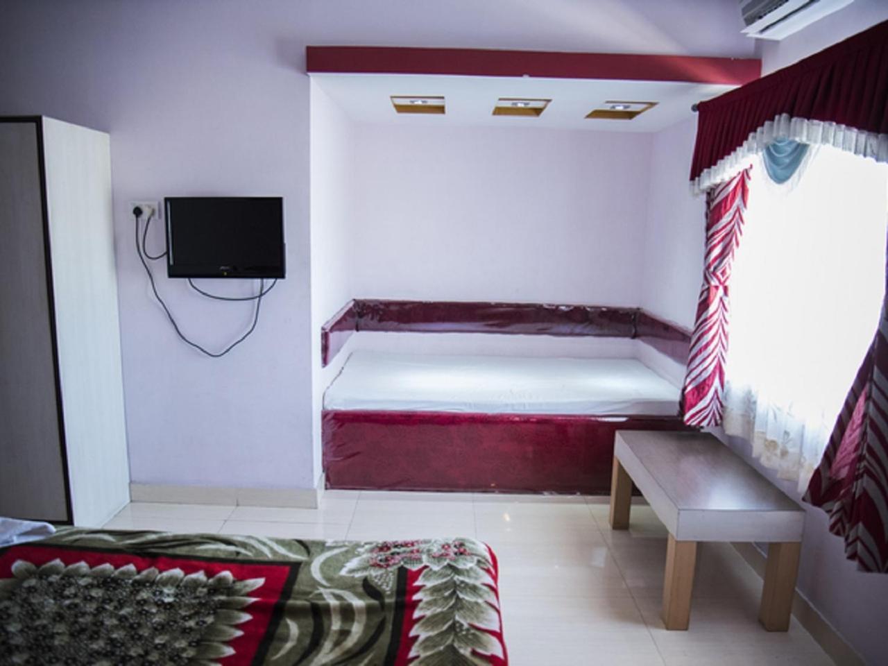 Hotel Sunshine Baharampur Ngoại thất bức ảnh