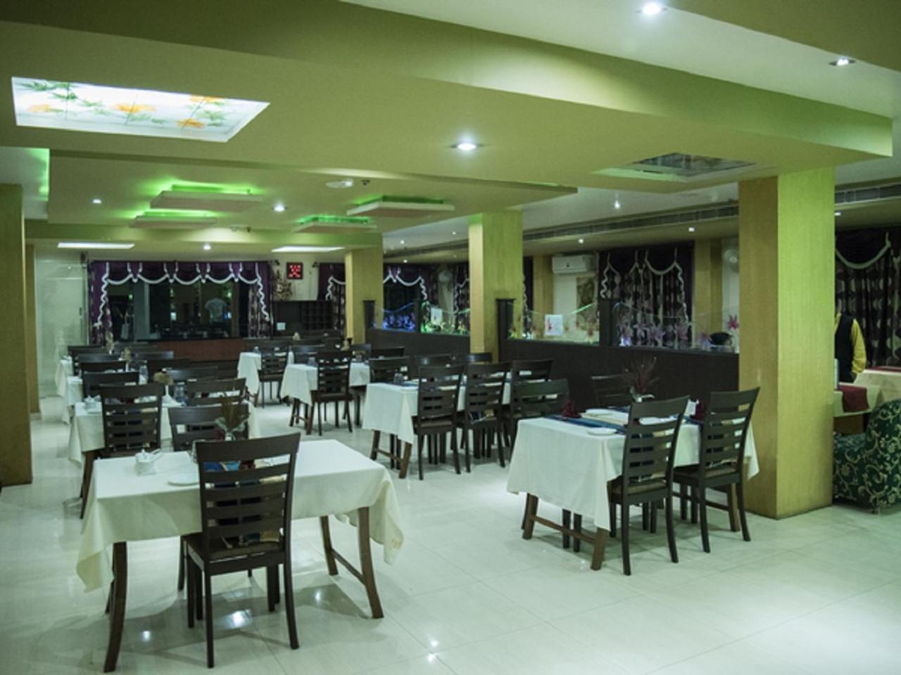 Hotel Sunshine Baharampur Ngoại thất bức ảnh