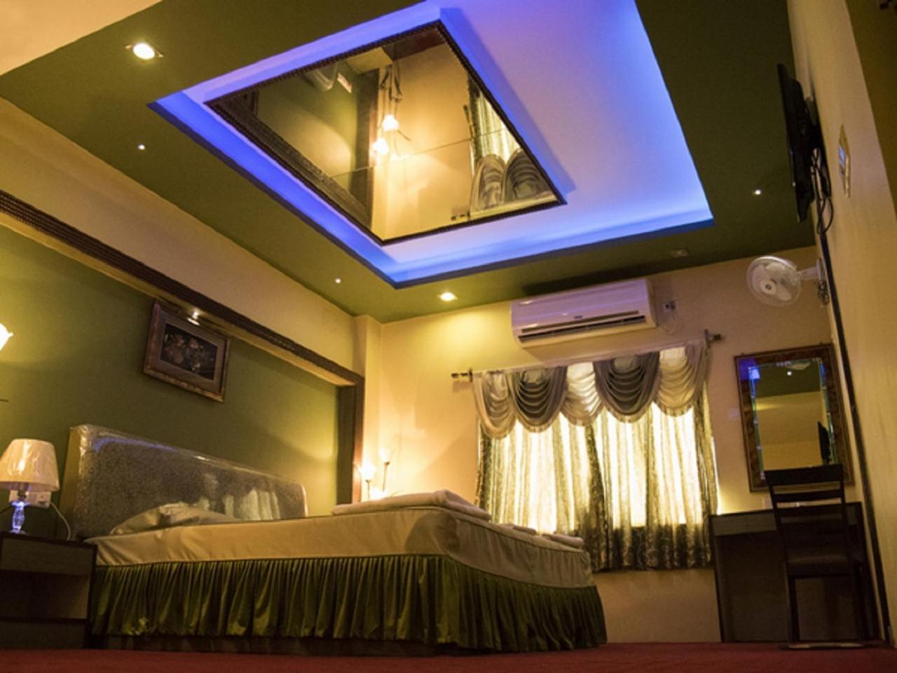 Hotel Sunshine Baharampur Ngoại thất bức ảnh