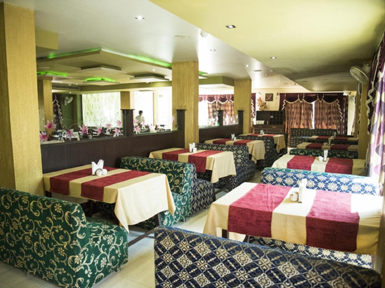 Hotel Sunshine Baharampur Ngoại thất bức ảnh