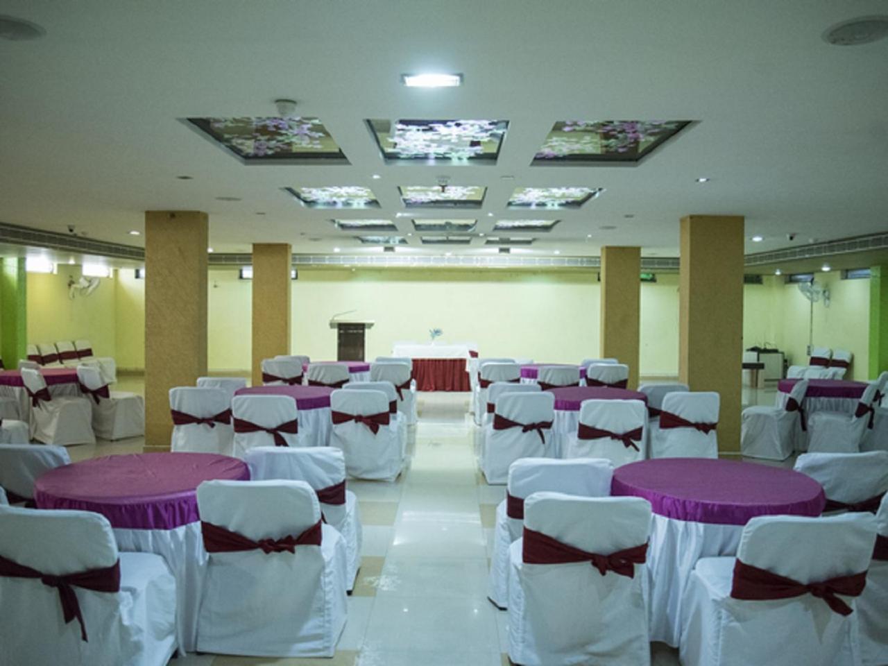 Hotel Sunshine Baharampur Ngoại thất bức ảnh