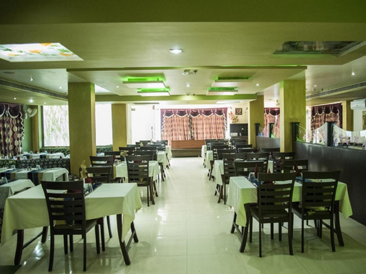 Hotel Sunshine Baharampur Ngoại thất bức ảnh