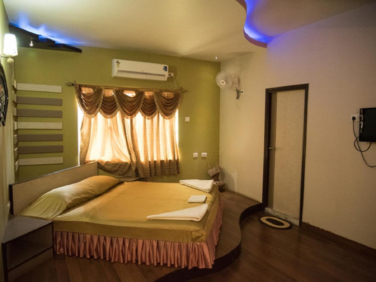 Hotel Sunshine Baharampur Ngoại thất bức ảnh