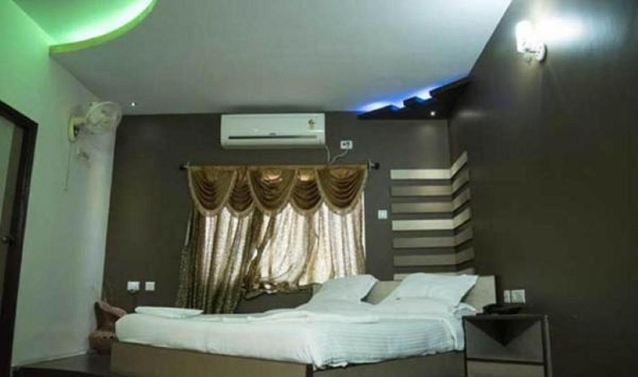 Hotel Sunshine Baharampur Ngoại thất bức ảnh